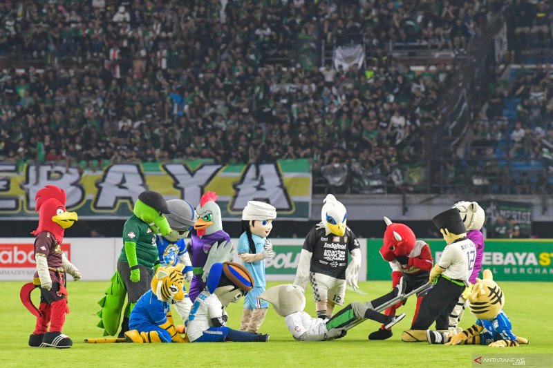 Sejumlah maskot dari kesebelasan peserta Liga 1 Indonesia mengikuti pembukaan kompetisi Sepak Bola Liga-1 Indonesia di Gelora Bung Tomo (GBT), Surabaya, Jawa Timur, Sabtu (29/2/2020). ANTARA FOTO/M Risyal Hidayat/aww. (ANTARA FOTO/M RISYAL HIDAYAT)