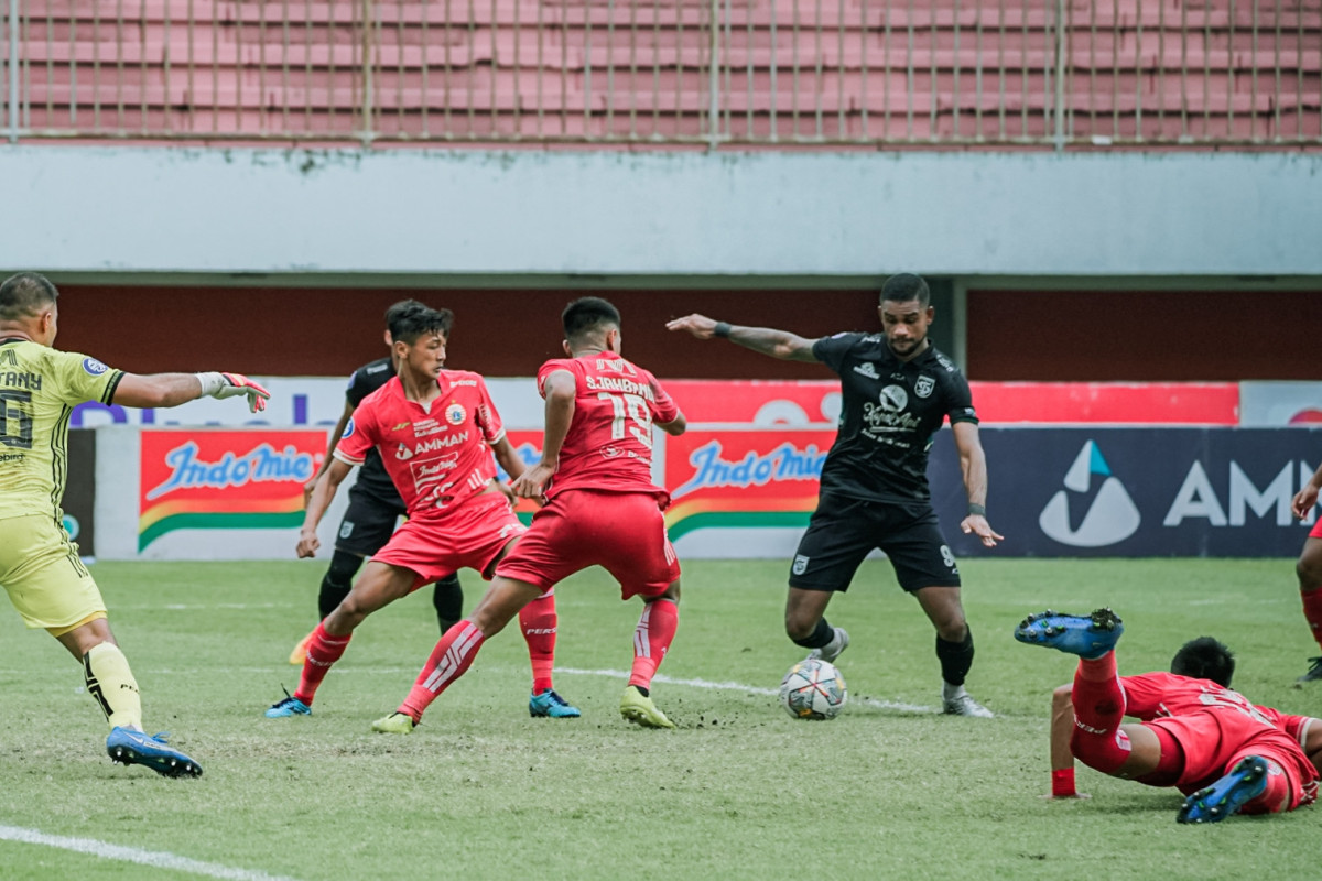 Gol Menit Akhir Jaga Rekor Persebaya