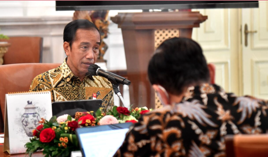 Presiden Joko Widodo memimpin rapat terbatas bersama jajarannya di Istana Merdeka, Jakarta, pada Senin, 29 Agustus 2022. Foto: BPMI Setpres/Rusman