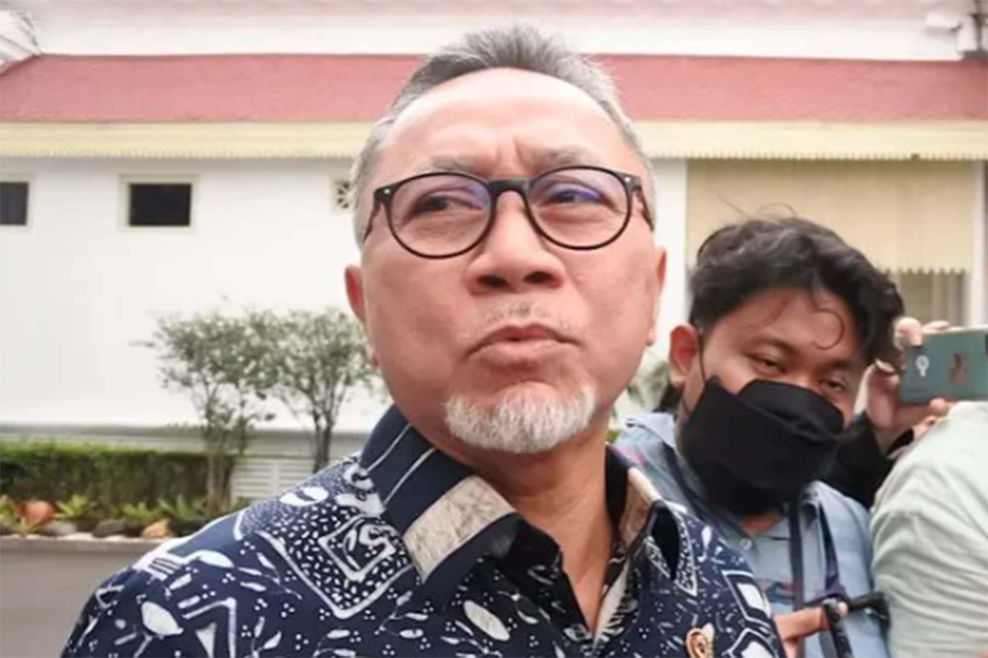 Menteri Perdagangan (Mendag) Zulkifli Hasan memberikan keterangan di lingkungan Istana Negara, Jakarta, Senin (22/5/2023). ANTARA/Indra Arief Pribadi.