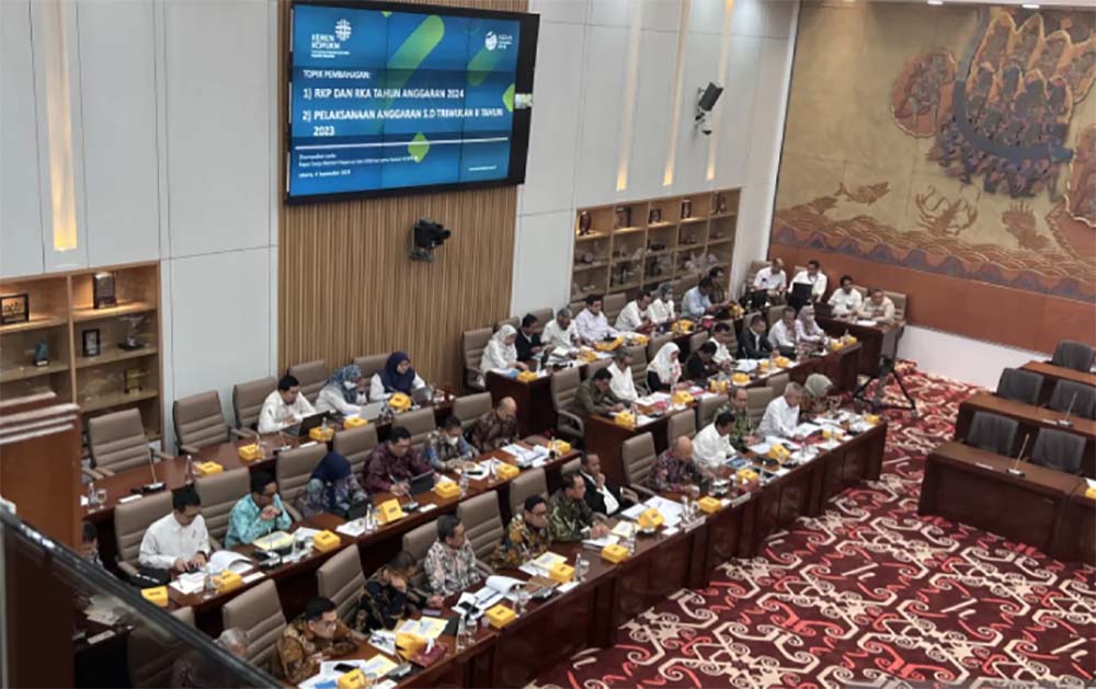 Suasana rapat kerja antara Komisi VI DPR RI dengan Menteri Investasi/Kepala Badan Koordinasi Penanaman Modal dan Menteri Koperasi dan UKM RI di Kompleks Senayan, Jakarta Pusat, Senin (4/9/2023). ANTARA/Putu Indah Savitri

