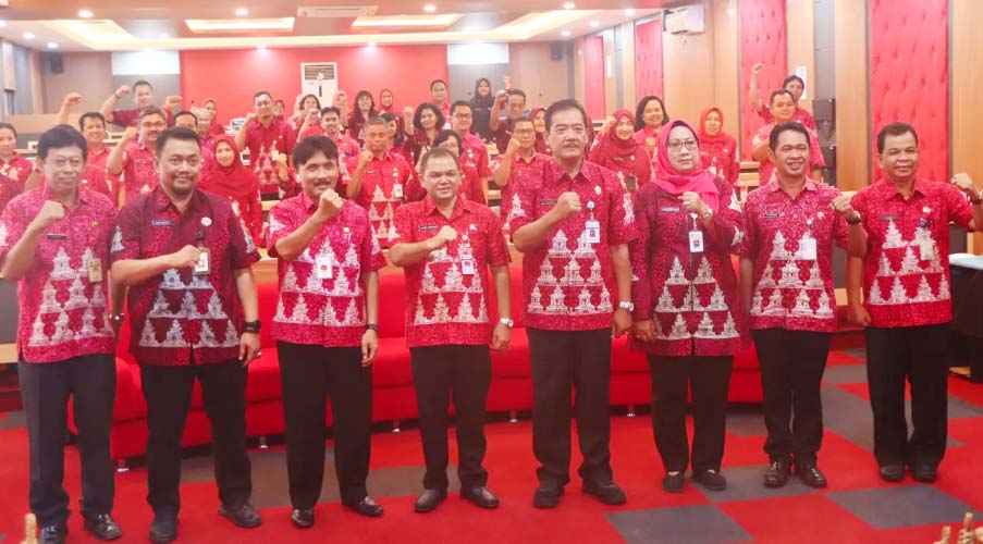 Bupati Semarang Ngesti Nugraha, saat menyaksikan penandatanganan pakta integritas pelaksanaan APBD 2024 pada lima OPD, di Aula Kantor Dinas Pekerjaan Umum (DPU) kabupaten setempat, Rabu (3/1/2024).
