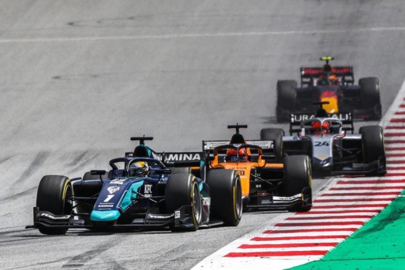 Pebalap Indonesia Sean Gelael (1) memimpin balapan GP Styria di Sirkuit Red Bull Ring, Austria, Minggu (12/7/2020). ANTARA/HO/Tim Jagonya Ayam (DAMS)