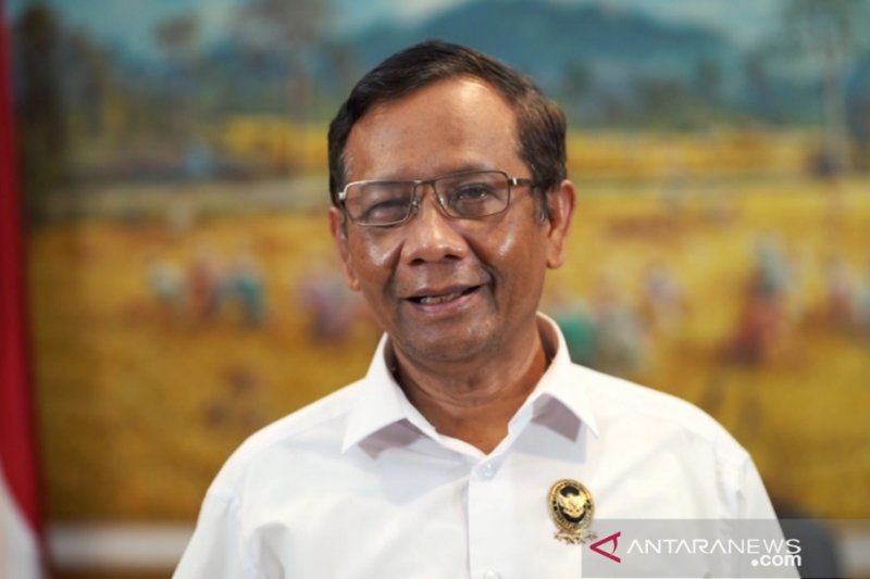 Menko Polhukam Mahfud MD saat menyampaikan press update mengenai imbauan kampanye terakhir Pilkada serentak, di Jakarta, Sabtu (5/12/2020). (ANTARA/HO-Humas Kemenko Polhukam