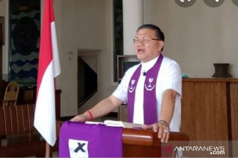 Ketua Sinode GMIM, Hein Arina. ANTARA/HO
