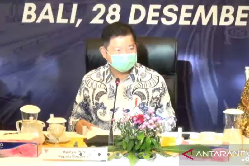 Menteri Perencanaan Pembangunan Nasional/Kepala Badan Perencanaan Pembangunan Nasional (PPN/Bappenas) Suharso Monoarfa dalam jumpa pers akhir tahun yang diadakan di Bali dan disiarkan secara virtual, dipantau di Jakarta, Senin (28/12/2020) (ANTARA/Dewa Wi