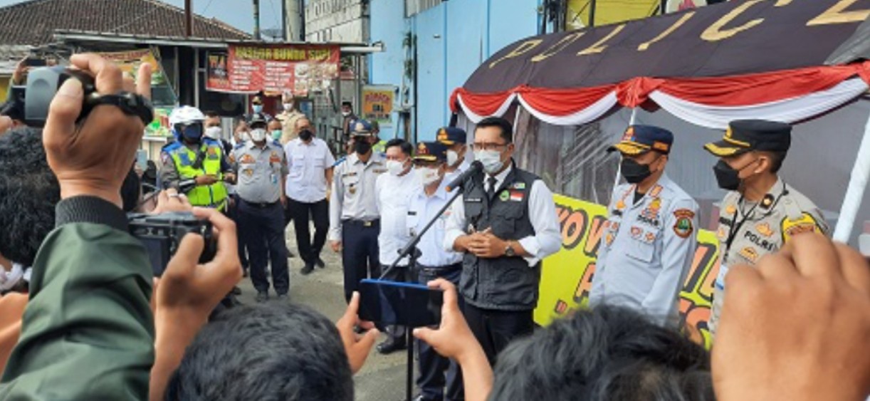 Gubernur Jawa Barat Ridwan Kamil mengaku prihatin terkait Operasi Tangkap Tangan Bupati Bogor Ade Yasin oleh Komisi Pemberantasan Korupsi. 

