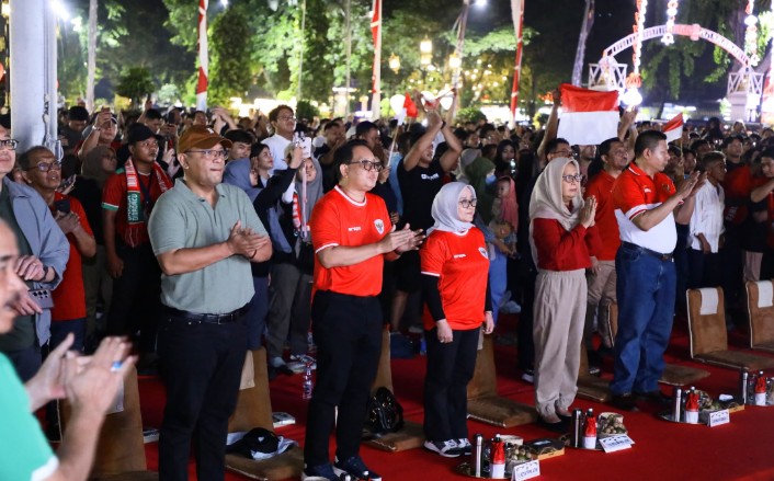 melawan Irak yang digelar Pemerintah Provinsi Jawa Timur di halaman Gedung Negara Grahadi, Kamis (2/5/2024) malam. 
