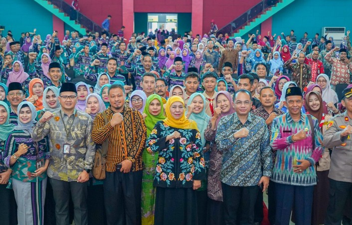 HBH Bersama 1.600 Guru Se-Bakorwil Madiun, Khofifah Pesankan Tak Hanya Kejar Prestasi Akademik Tapi Juga Bangun Akhlakul Karimah