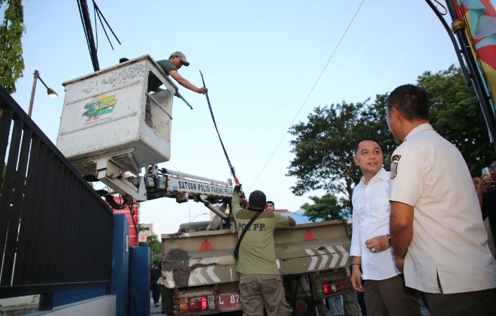 Pemerintah Kota Surabaya Targetkan Penataan Jaringan Kabel Utilitas di Kota Lama Rampung Akhir Pekan Ini