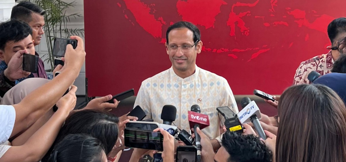 Menteri Pendidikan, Kebudayaan, Riset, dan Teknologi (Mendikbudristek), Nadiem Anwar Makarim, menyampaikan keputusan pembatalan kenaikan UKT.