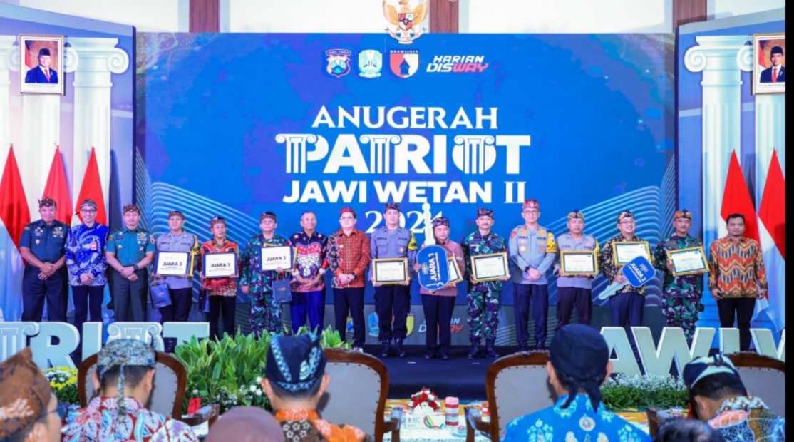 perayaan prestasi tiga pilar desa/kelurahan di Jawa Timur dalam Anugerah Patriot Jawi Wetan (APJW) II Tahun 2024 di Gedung Negara Grahadi Surabaya, Kamis (24/10) 