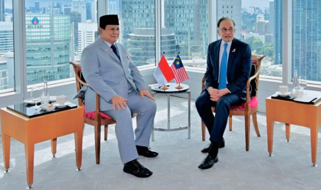 Presiden Republik Indonesia, Prabowo Subianto, melakukan pertemuan dengan Perdana Menteri (PM) Malaysia, Anwar Ibrahim, di Menara Kembar Petronas, Kuala Lumpur, pada Senin, 27 Januari 2025. Foto: BPMI Setpres