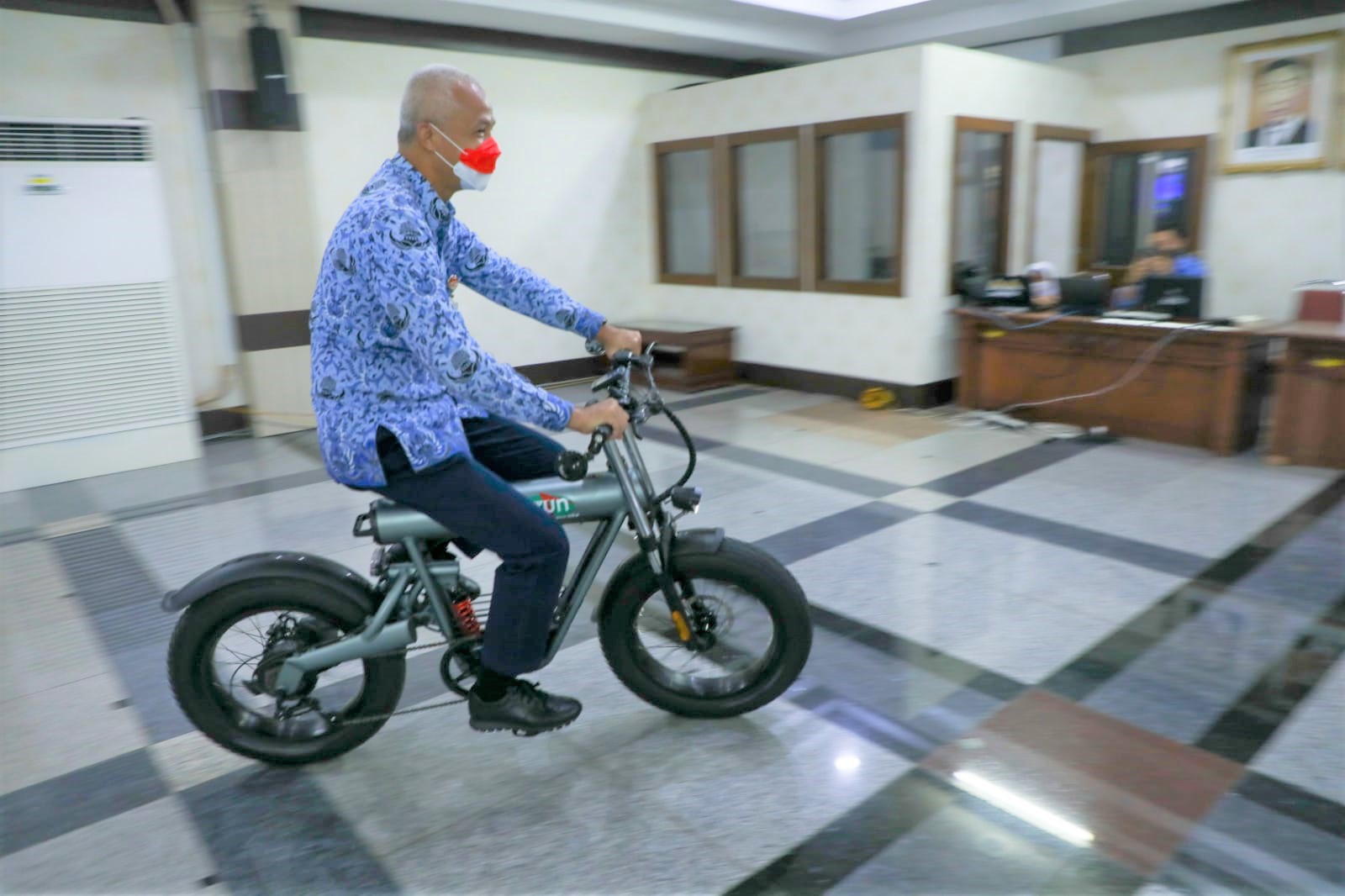 Ganjar Kepincut Sepeda Listrik Buatan Warga Perantauan Jateng