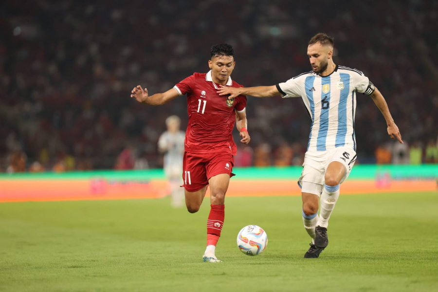 Pelatih Timnas Indonesia Shin Tae-yong mengapresiasi mental para pemainnya saat melawan Argentina pada laga FIFA Matchday di Stadion Utama Gelora Bung Karno, Jakarta, Senin (19/6).

