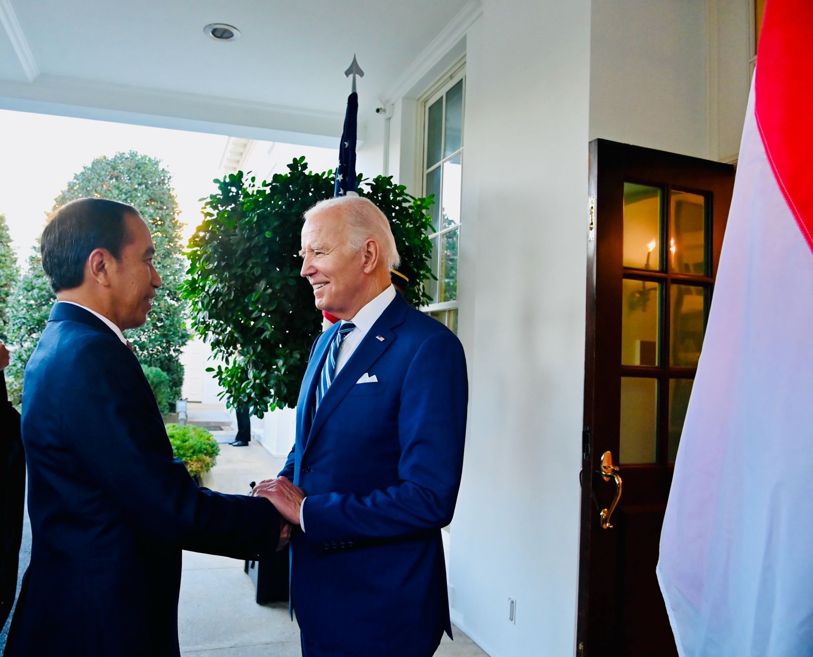 Presiden Jokowi tiba di Gedung Putih, Washington DC, Amerika Serikat, pada Senin (13/11/2023) sekira pukul 16.20 WS atau Selasa (14/11/2023) pukul 04.20 WIB. (Foto: BPMI Setpres/Laily Rachev)
