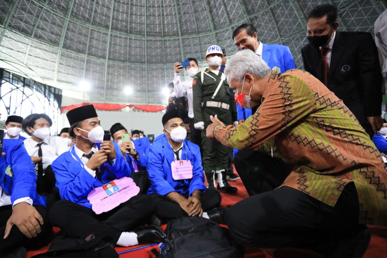 Gubernur Jawa Tengah Ganjar Pranowo saat memberikan kuliah umum kepada mahasiswa baru Unimus, Senin (5/9/2022).