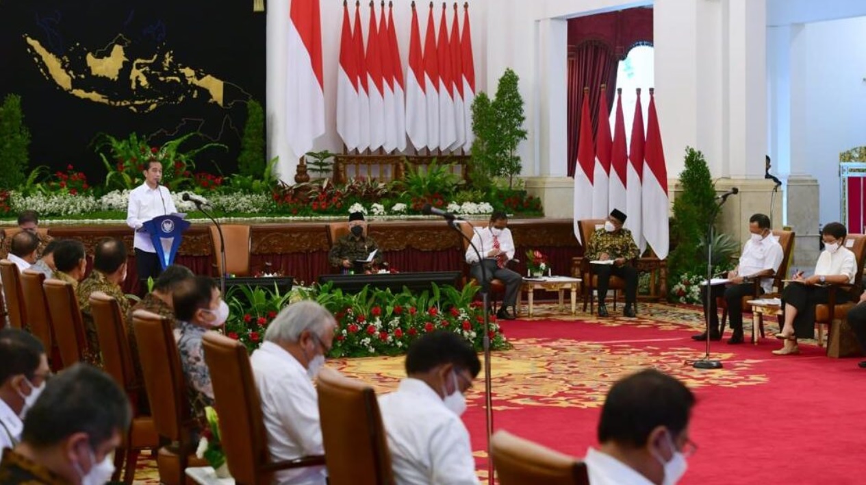 Presiden Joko Widodo memimpin Sidang Kabinet Paripurna di Istana Negara, Jakarta, pada Selasa, 5 April 2022. Foto: BPMI Setpres/Muchlis Jr.
