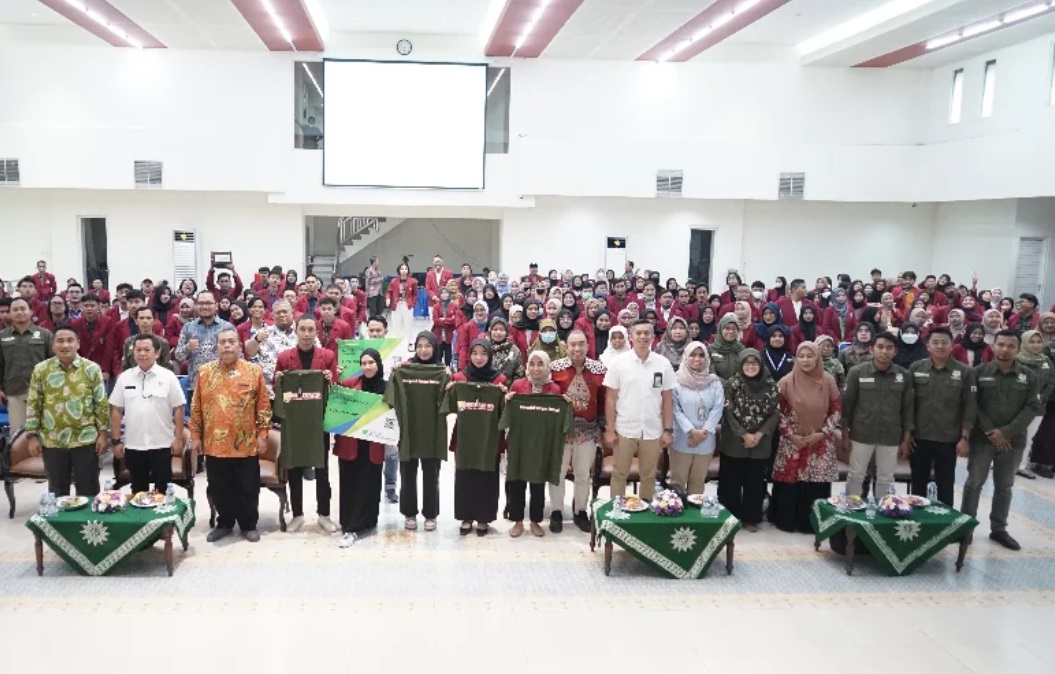 LPPM Universitas Muhammadiyah Surabaya (UM Surabaya) resmi menerjunkan 1.024 mahasiswa untuk Kuliah Kerja Nyata (KKN) 2024