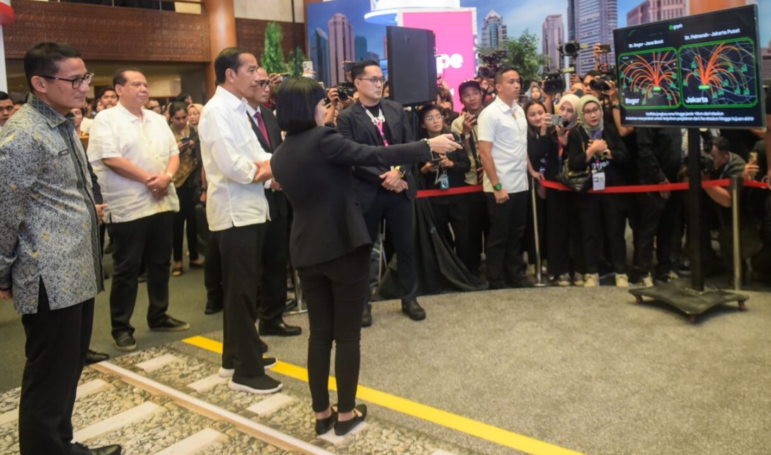 Presiden Jokowi Tinjau Pameran Hub Space di JCC
