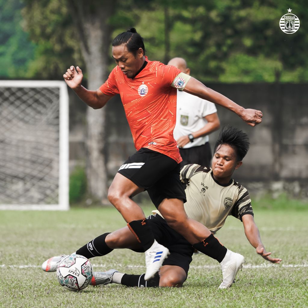 Tony Sucipto di laga ujicoba menghadapi AHHA PS Pati FC. PERSIJA