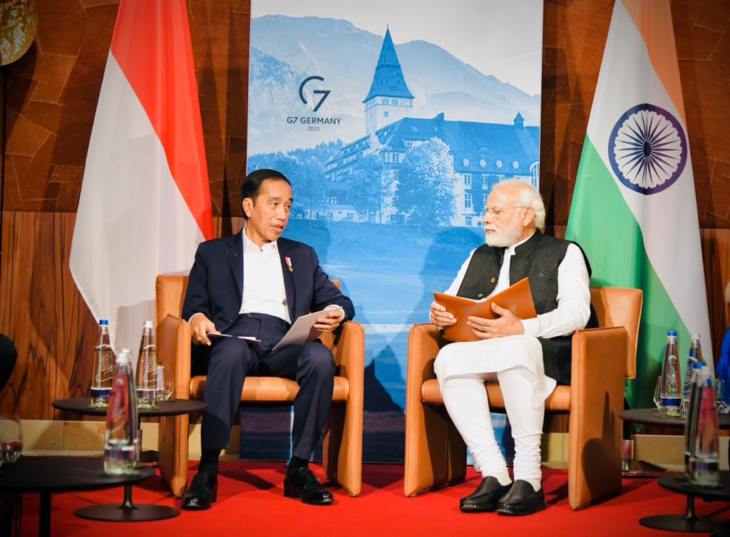 Presiden Jokowi dan PM India Narendra Modi melakukan pertemuan bilateral di sela-sela KTT G7 di Elmau, Jerman, Senin (27/06/2022). (Foto: BPMI Setpres/Laily Rachev)

