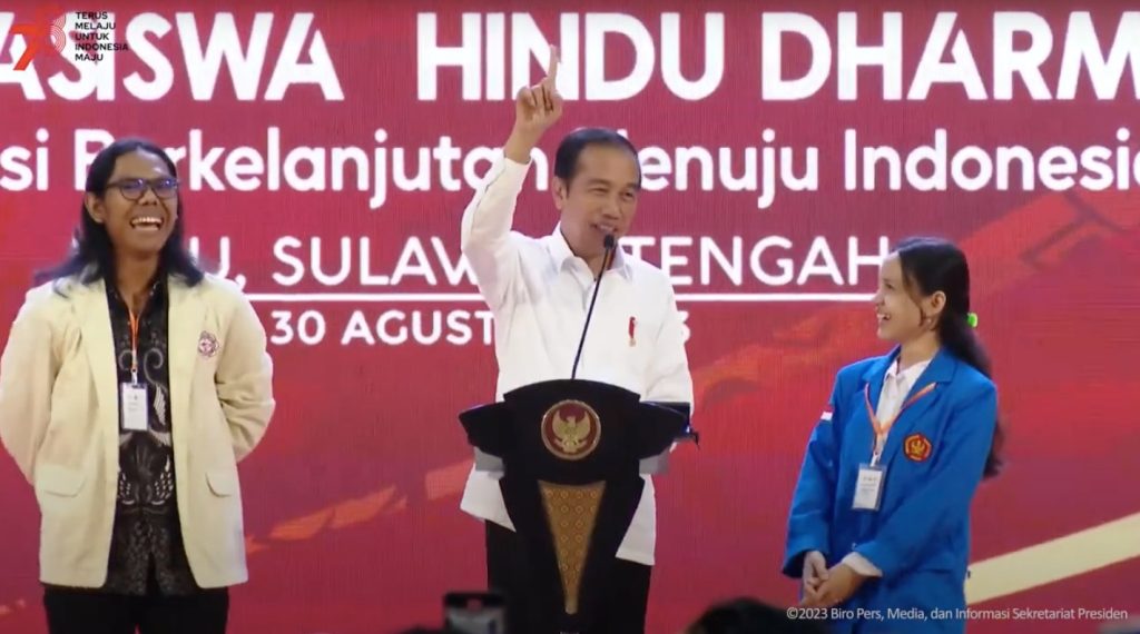 Presiden RI Joko Widodo (Jokowi) membuka Kongres Nasional (Mahasabha) XIII Kesatuan Mahasiswa Hindu Dharma Indonesia (KMHDI) Tahun 2023, yang di gelar di Universitas Tadulako, Kota Palu, Sulawesi Tengah, Rabu (30/08/2023) siang.