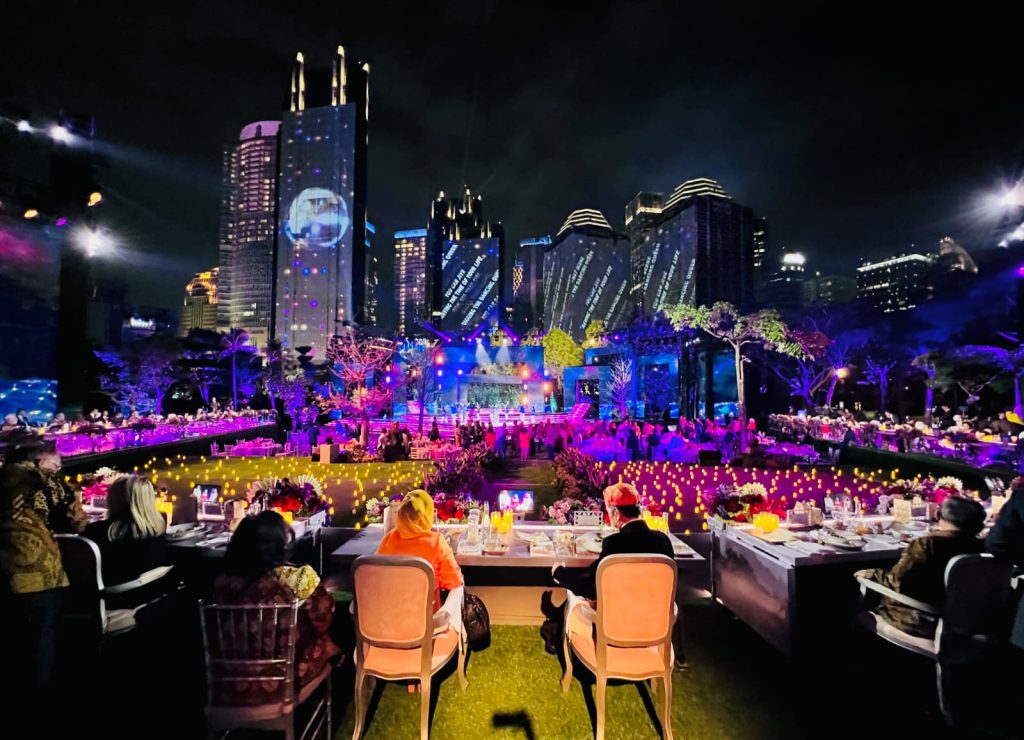 Para peserta KTT ke-43 ASEAN menikmati gala dinner di Hutan Kota GBK, Jakarta, Rabu (06/09/2023). (Foto: BPMI Setpres)

