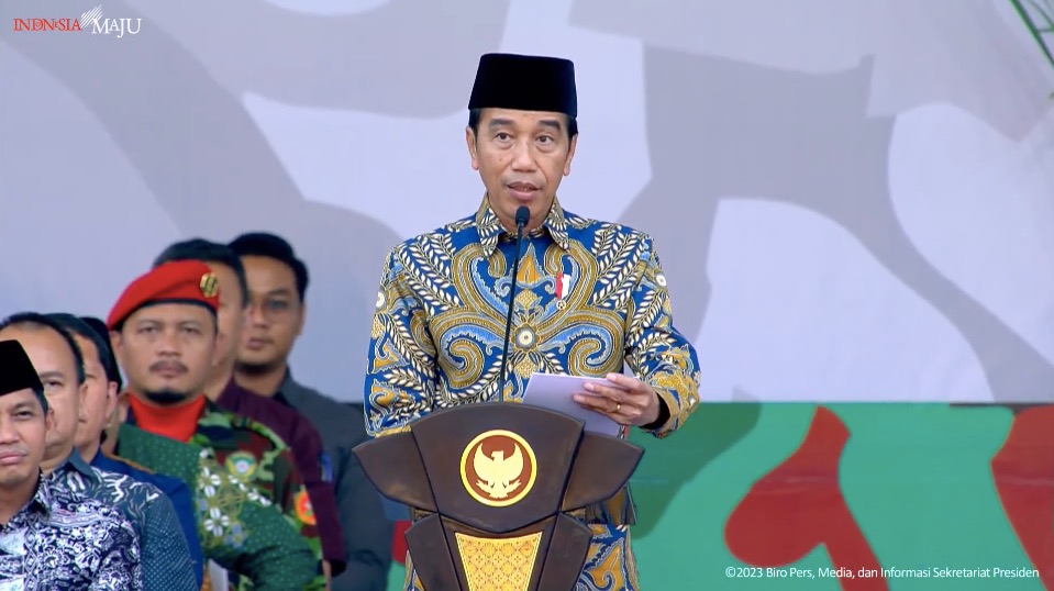 Presiden Jokowi pada Apel Akbar Pasukan Komando Kesiapsiagaan Angkatan Muda Muhammadiyah (KOKAM), di Stadion Manahan Solo, Surakarta, Jawa Tengah, Rabu (20/09/2023)