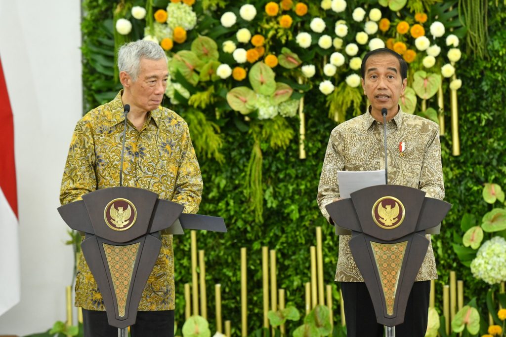 Presiden Joko Widodo dan Perdana Menteri (PM) Singapura Lee Hsien Loong menggelar pertemuan tingkat tinggi Leader’s Retreat ke-7 antara Indonesia dan Singapura, di Istana Kepresidenan Bogor, Jawa Barat, pada Senin, 29 April 2024