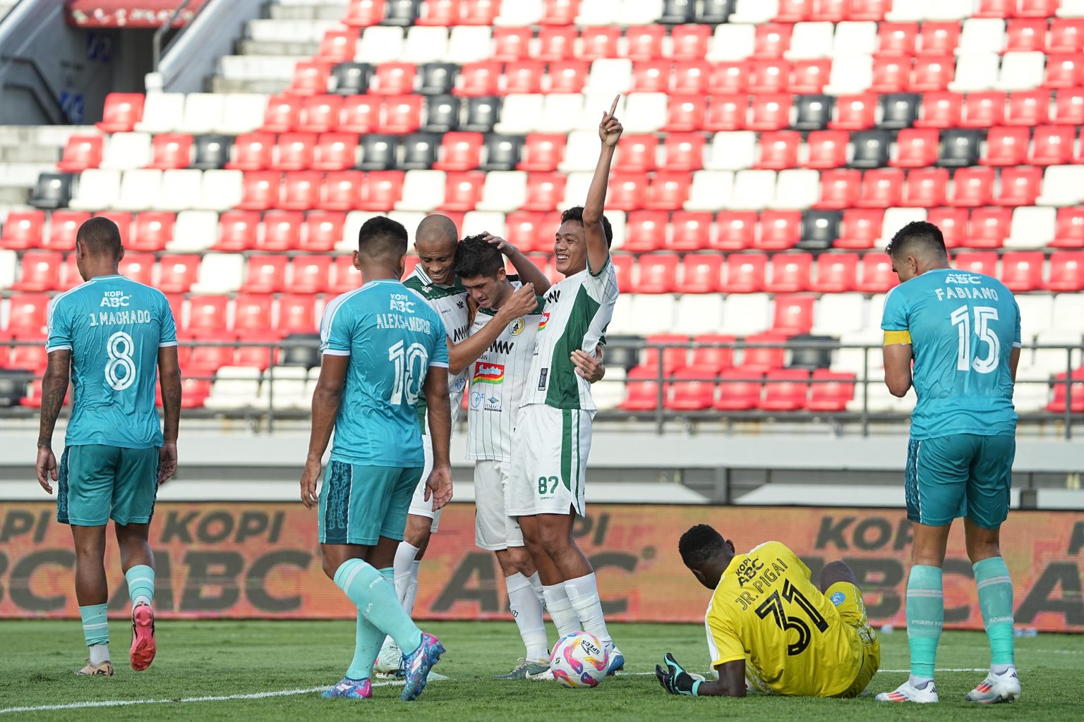 pelatih kepala PSS Sleman, Pieter Huistra tak tinggal diam dalam menghadapi enam pertandingan penting ke depan yang akan menjadi ujian bagi PSS.