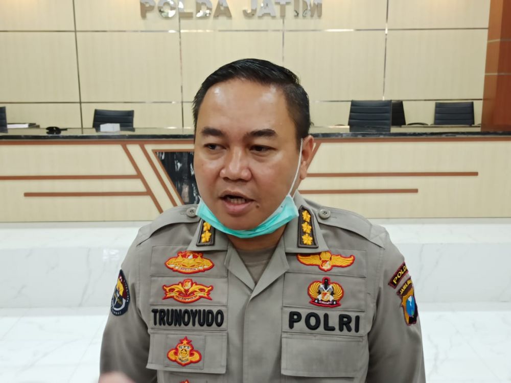 Polda Jatim Jaga Ketat  Kedatangan 156 PMI Dari Malaysia di Bandara Juanda