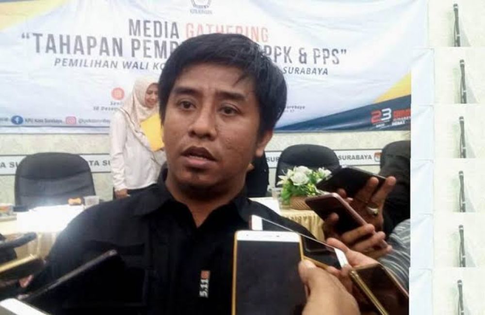 Komisioner KPU Kota Surabaya Divisi Sosialisas, Subairi. ( foto : hmp/gun)