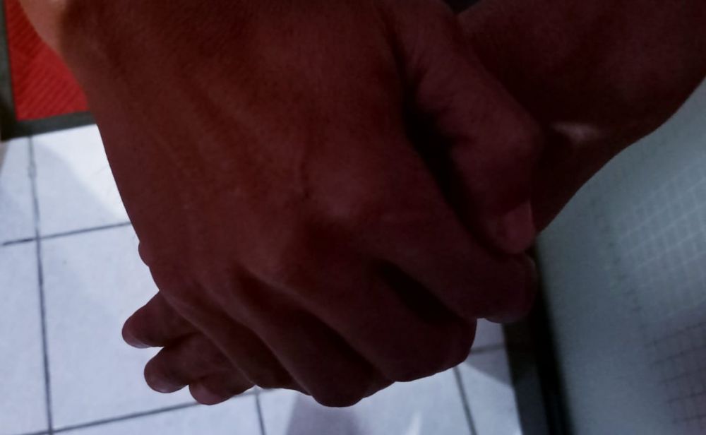Beredar Foto Mesum, Diduga Polisi dengan Seorang Pria di Probolinggo