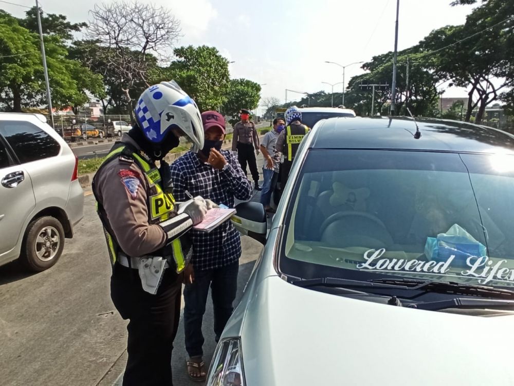 Satlantas Polres Pelabuhan Tanjung Perak Tilang Ratusan Pengendara