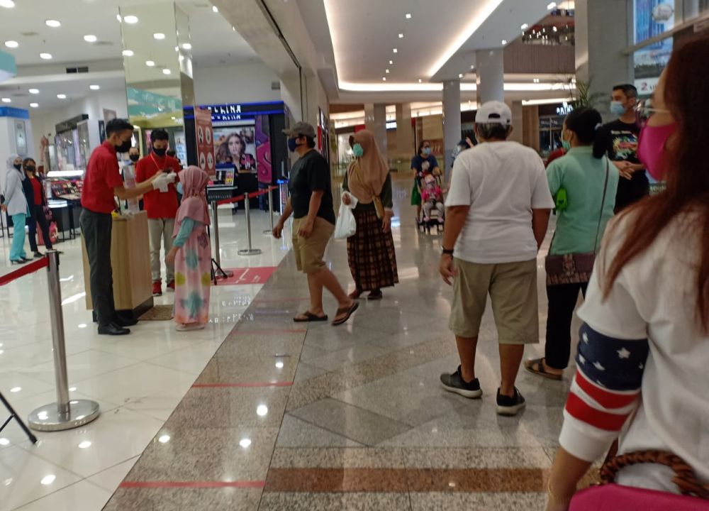 Penjualan baju di mall Pakuwon sudah tetap buka. IST