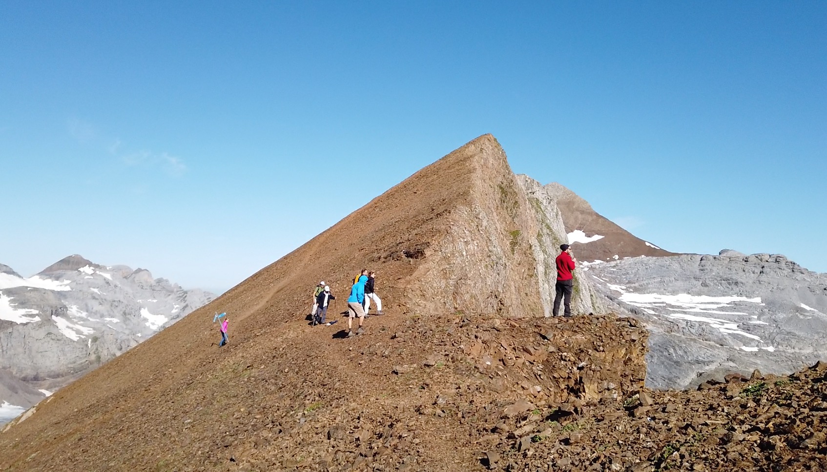 FOTO HMP/Krisna Diantha

Warga menikmati view puncak Swiss Alpen saat negara ini memberlakukan New Normal.

 