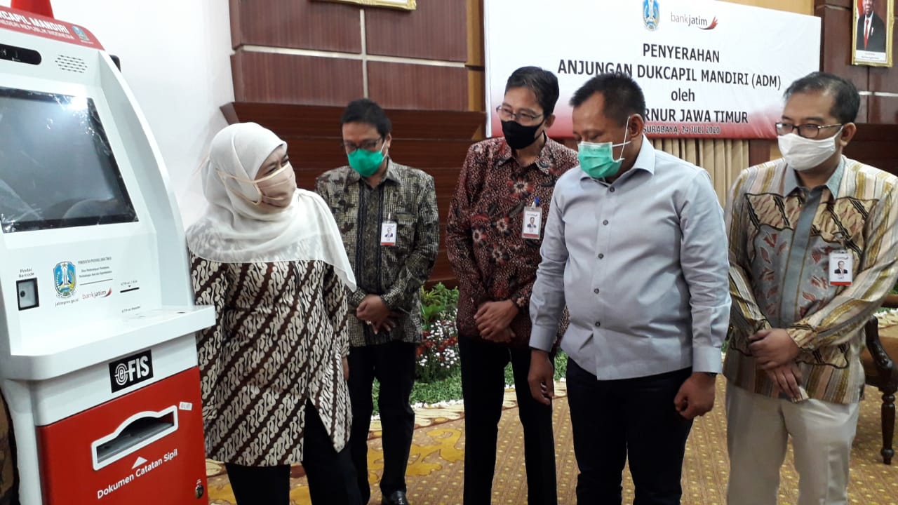 Khofifah menjelaskan, program inovasi ADM sebagai penguatan fasilitas layanan kependudukan kepada masyarakat. HMP/OM PRASS