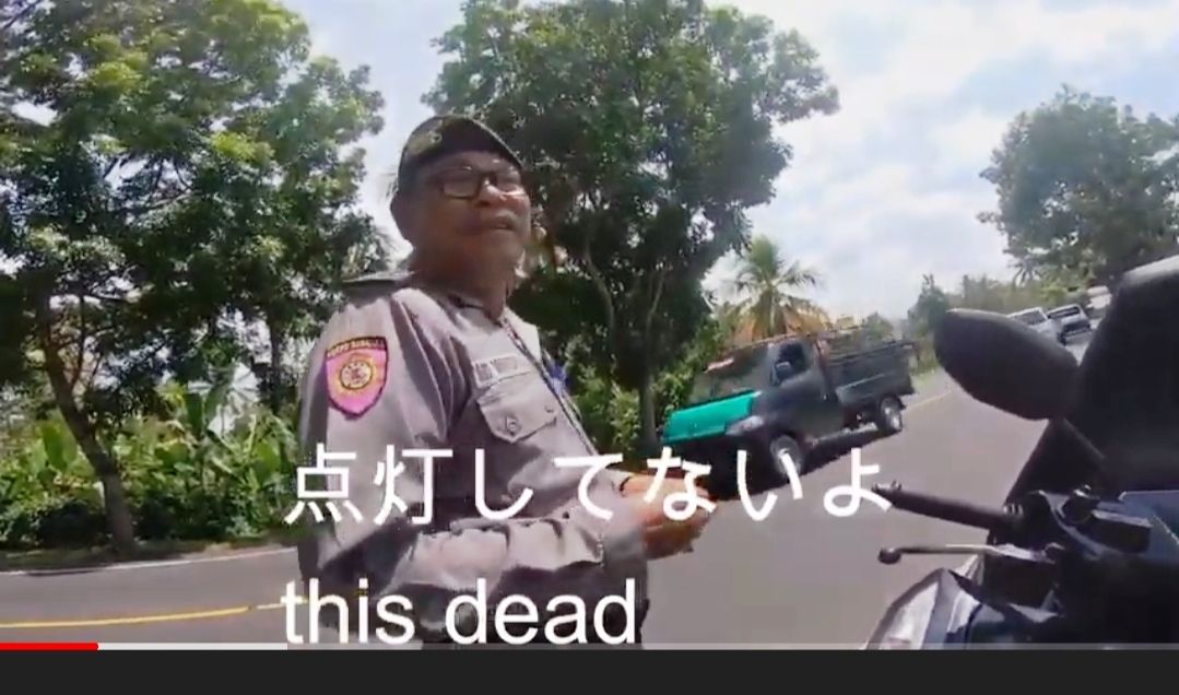 Viral Polisi Palak Turis Jepang