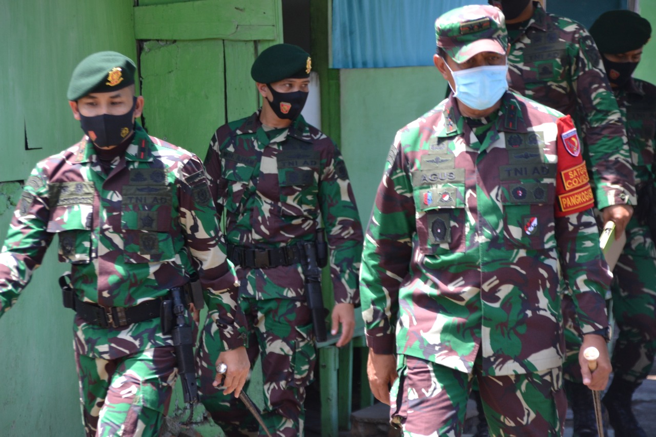  Panglima Komando Daerah Militer XVI/Pattimura Mayjen TNI Agus Rohman, S.I.P., M.I.P., beserta rombongan melaksanakan kunjungan kerja di wilayah Provinsi Maluku Utara, Selas (1/09/20).