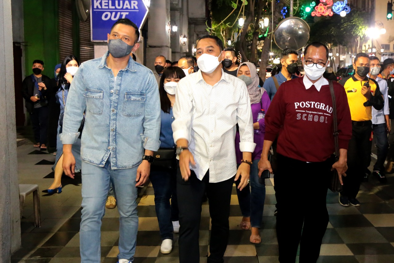 Wali Kota Eri Cahyadi Ajak Mlaku-mlaku Nang Tunjungan Romansa