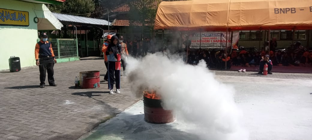  Satuan Pendidikan Aman Bencana (SPAB) yang diadakan oleh BPBD Jatim dan Sekber Relawan Penanggulangan Bencana (SRPB) Jatim dianggap positif dan bermanfaat bagi masyarakat