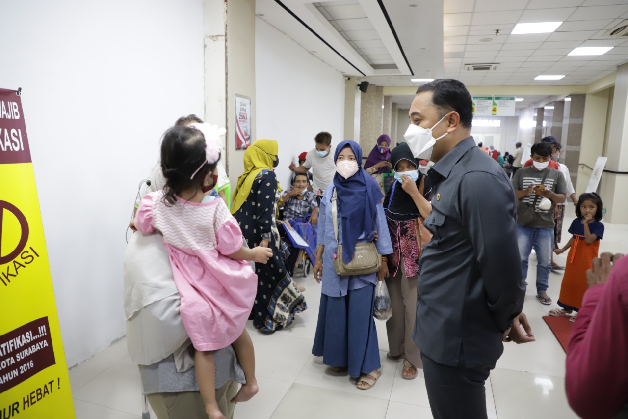 Wali Kota Surabaya Eri Cahyadi langsung mengumpulkan jajarannya yang berkaitan dengan pelayanan kesehatan di ruang sidang Wali Kota Surabaya, Balai Kota Surabaya, Selasa (29/11/2022)