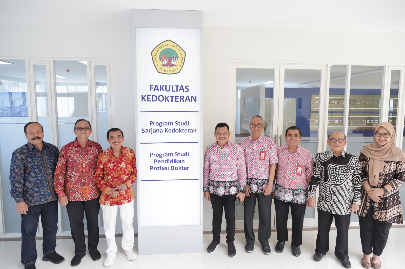 Yayasan Perguruan 17 Agustus 1945 (YPTA) Surabaya meresmikan ruang Dekan dan laboratorium Fakultas Kedokteran yang bertempat di gedung Prof. Dr. H. Roeslan Abdulgani lantai sepuluh, Jumat, (26/5) 