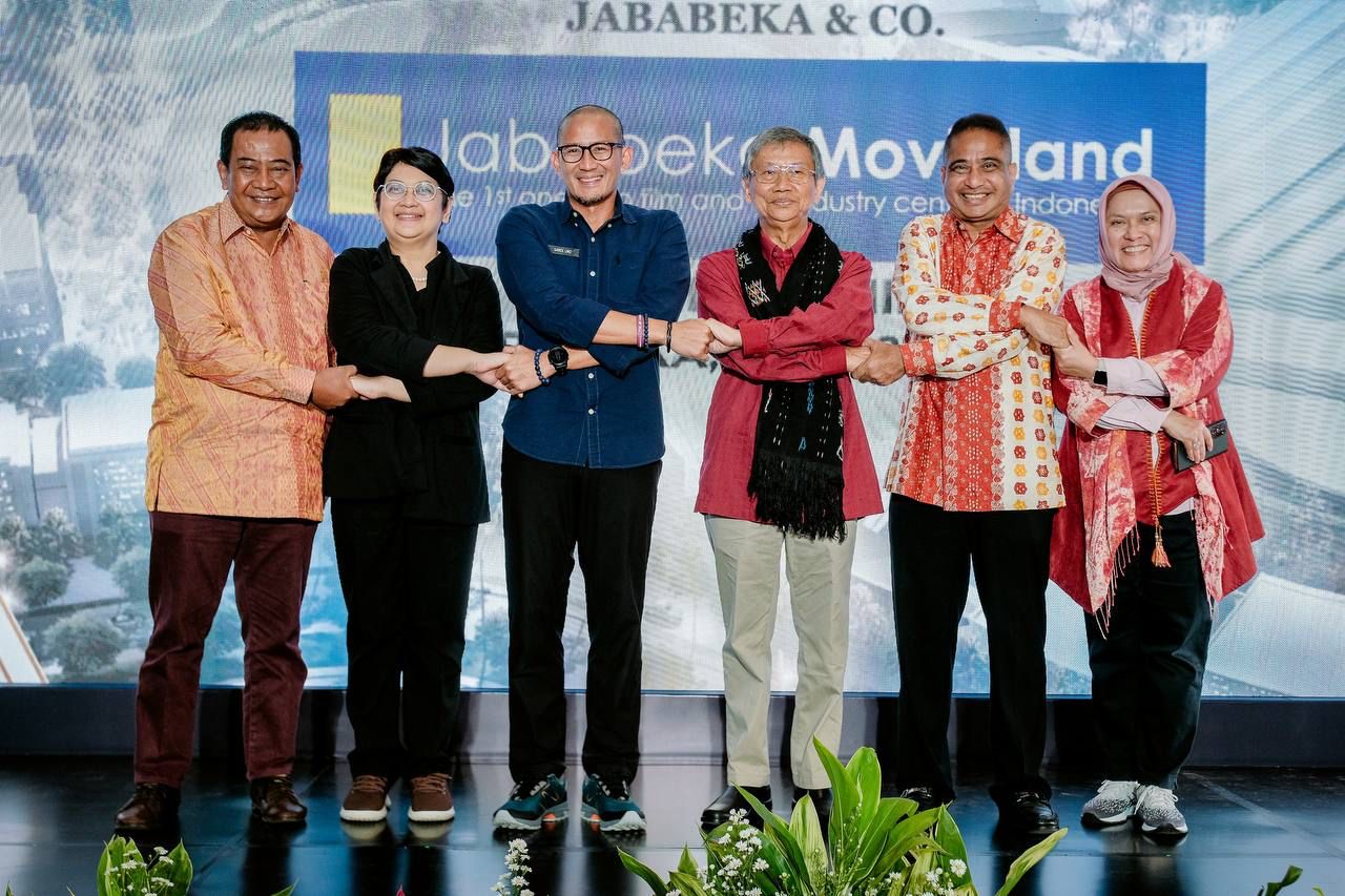 Menparekraf Sandiaga Uno meresmikan Kawasan Jababeka Movieland di Cikarang, Jawa Barat, Sabtu (8/7/2023).