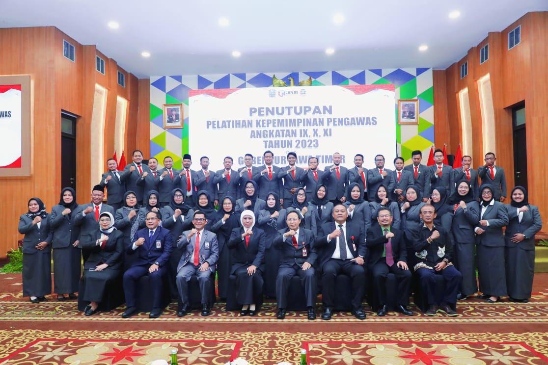 Gubernur Jawa Timur Khofifah Indar Parawansa saat meluncurkan gerakan ‘Dahar Ngopi’ yang merupakan akronim dari Tiada Hari Tanpa Pengembangan Kompetensi.