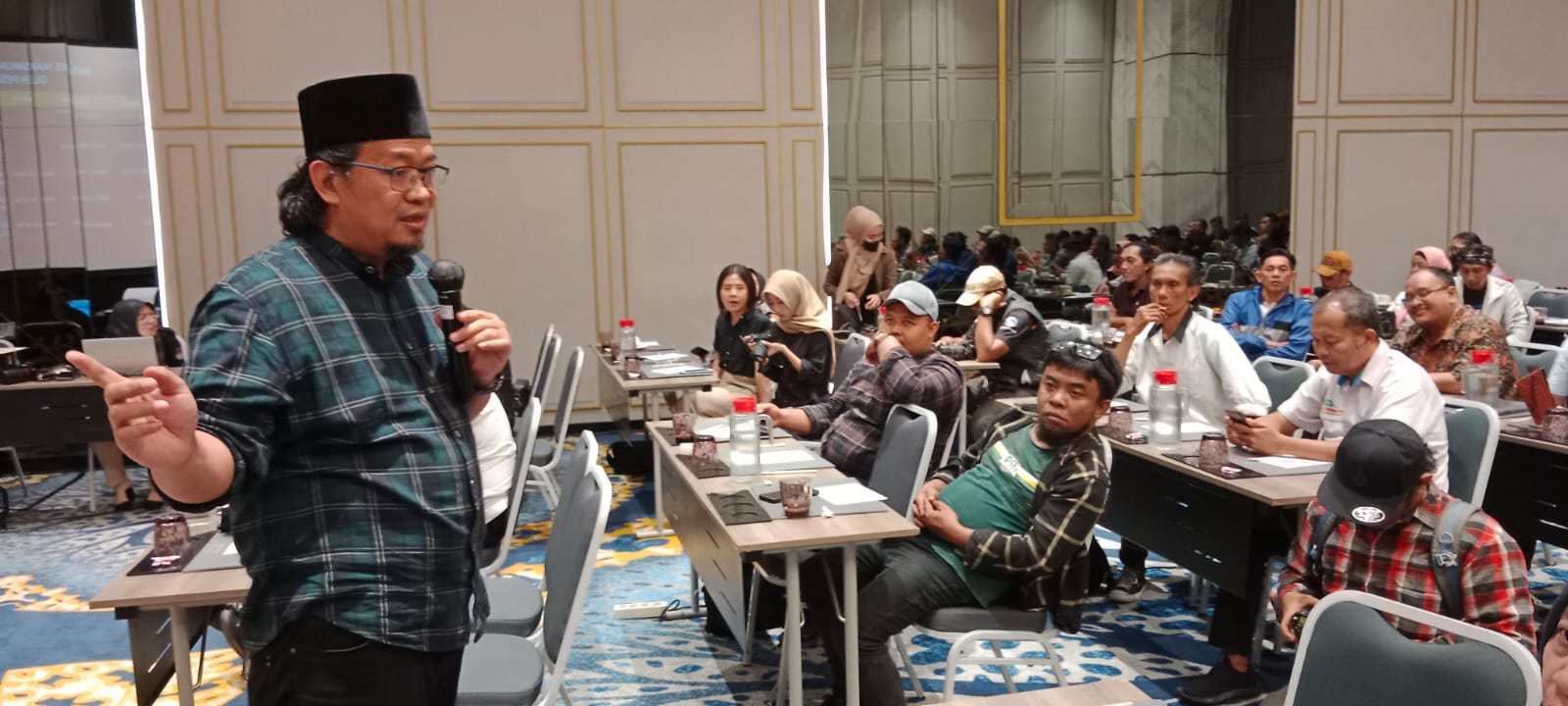 Gogot Cahyo Baskoro saat Media Gathering membahas terkait dengan tahapan pengelolaan logistik dan peran media dalam kampanye Pemilu Tahun 2024. Rabu, (4/10).
