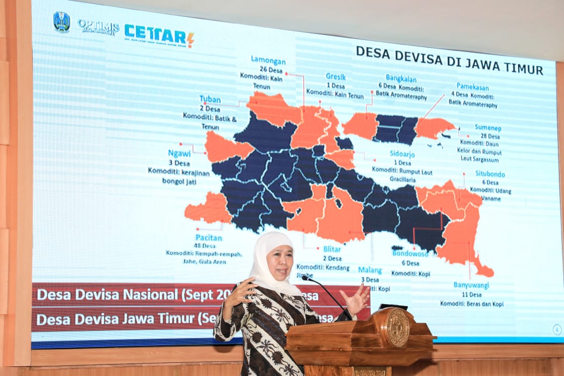  Gubernur Khofifah memaparkan visi dan misi industrialisasi Jawa Timur saat menjadi narasumber dalam forum INDEF School of Political Economy di Fakultas Ekonomi dan Bisnis Universitas Airlangga, Senin (16/10/2023)