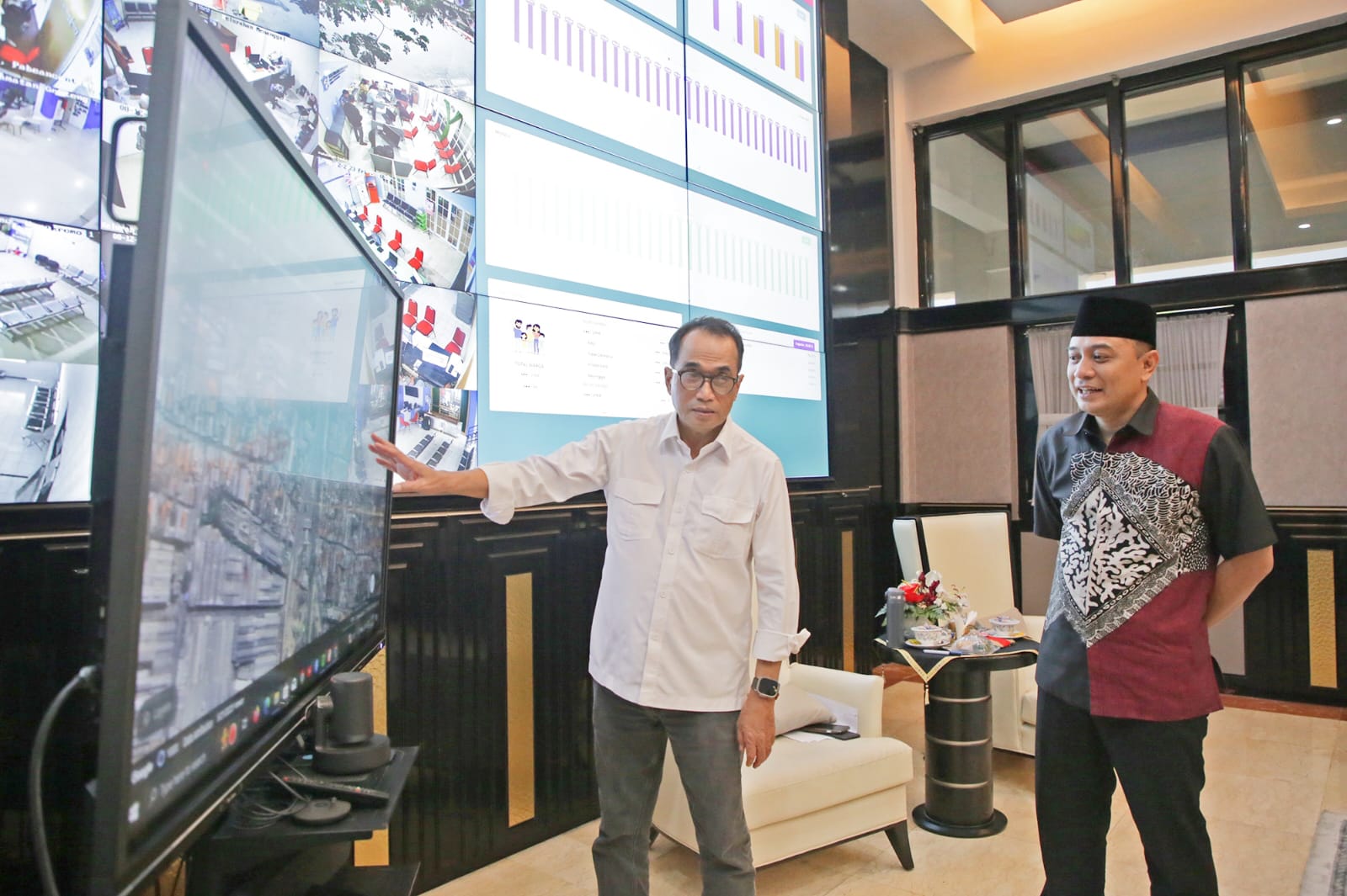 Menhub Budi Karya bertemu Wali Kota Eri di Surabaya Bahas Soal SRRL