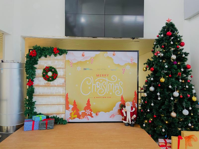 Nuansa Natal sudah terlihat di Bandara Pattimura.